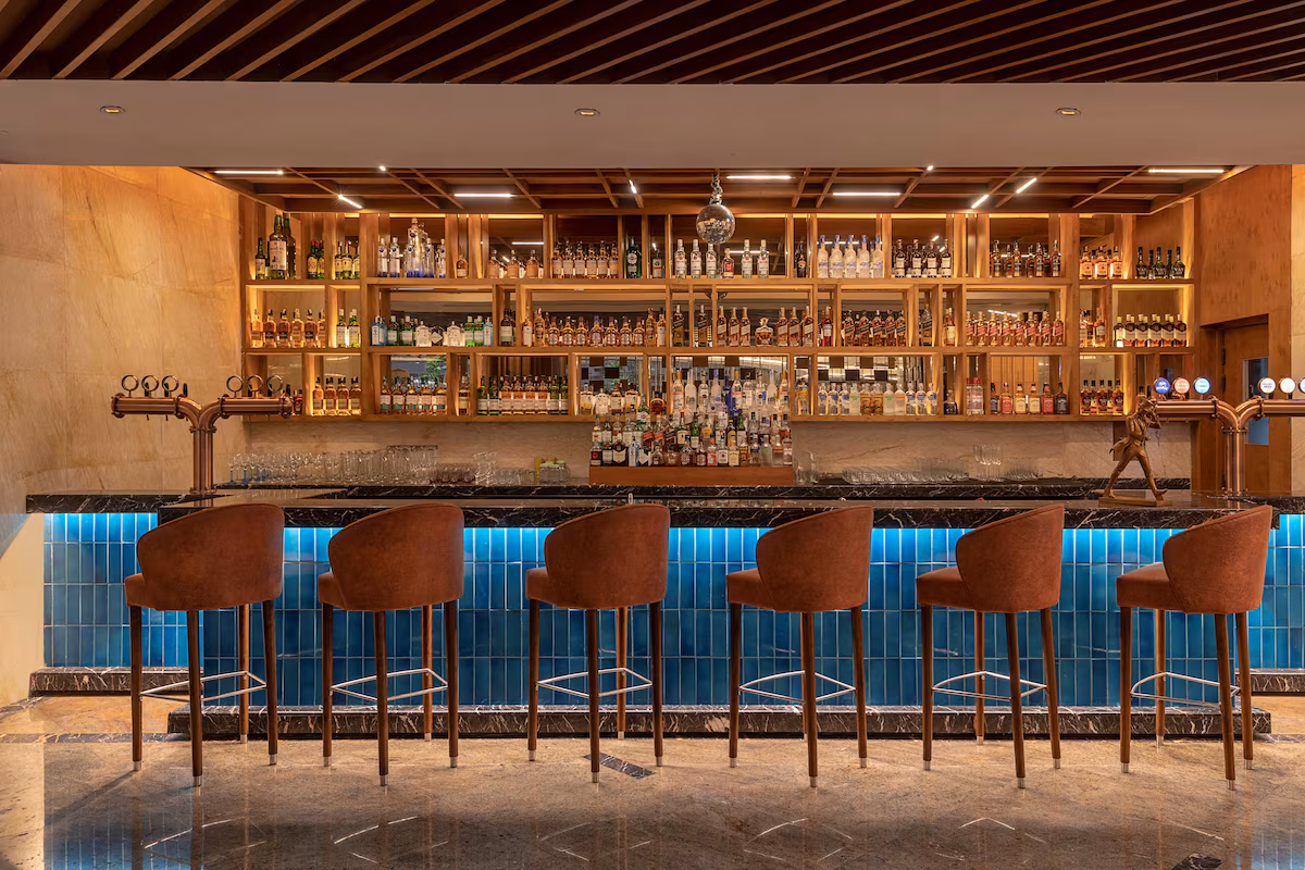 Bar and Lounge